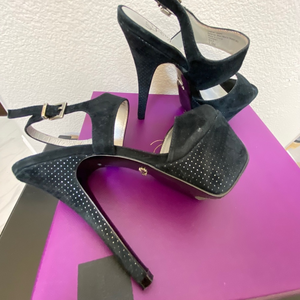 Shoes - Picture 5 of 5